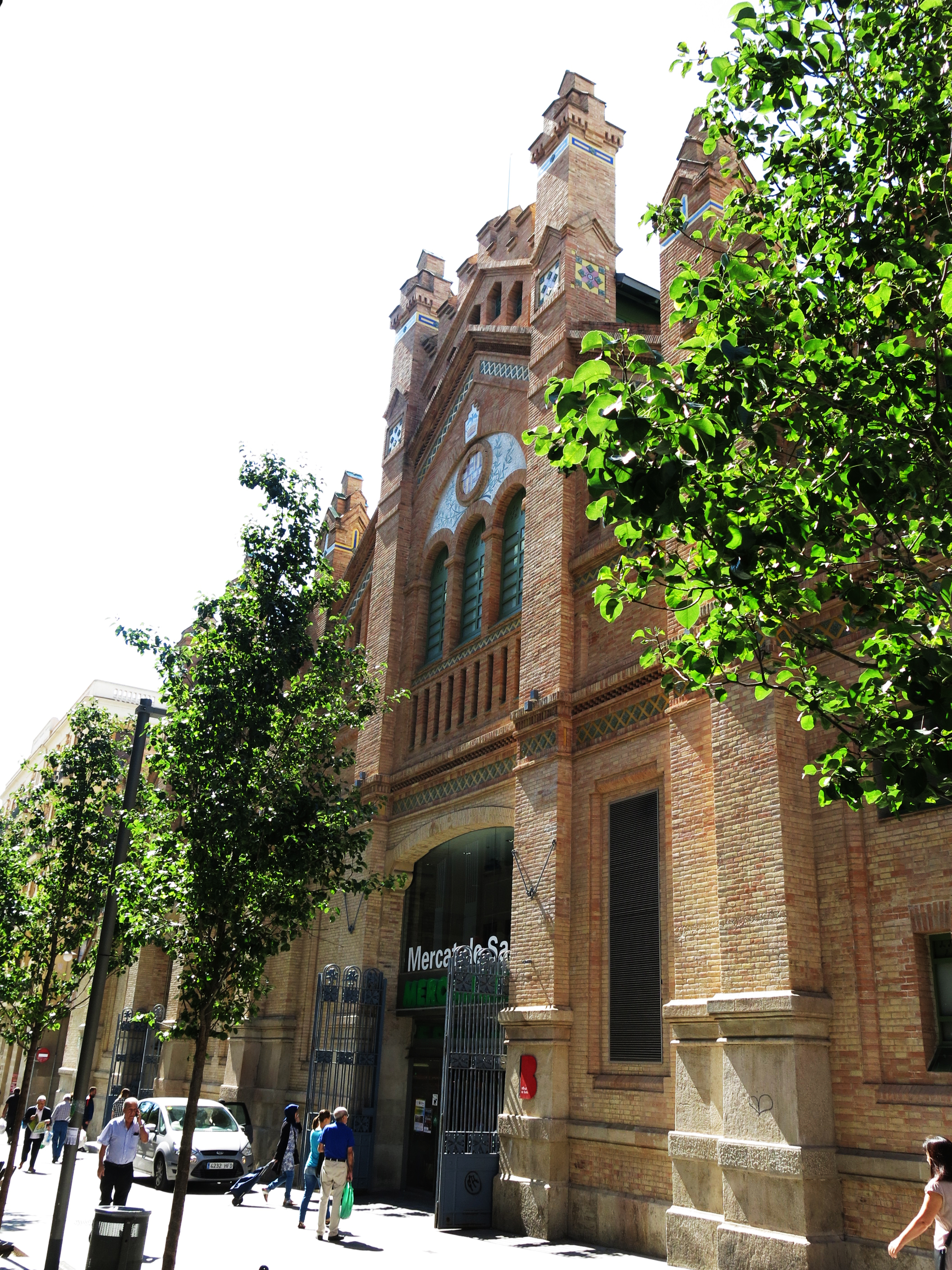 Mercat de Sants on Carrer de Sant Jordi